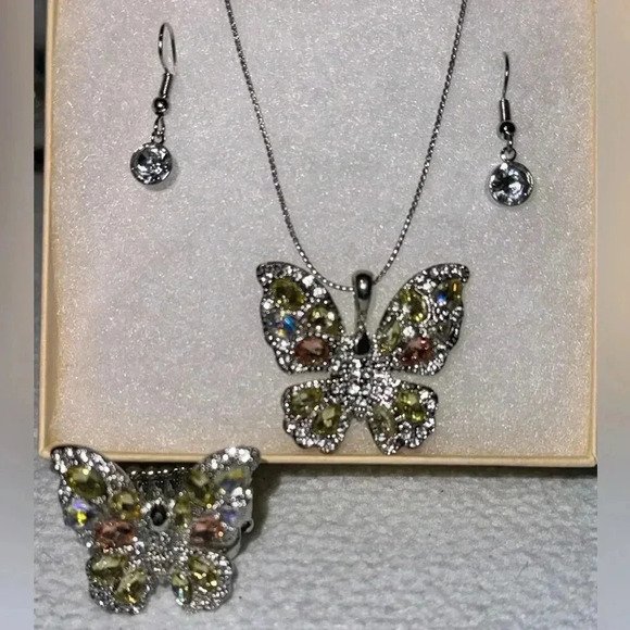 - butterfly jewlery set of 3 NEW - Picture 3 of 3